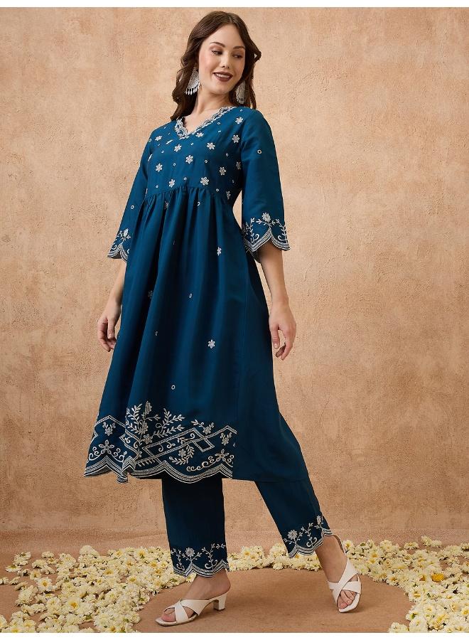 Globus Women Floral Embroidered Work V-Neck Scalloped Hem A-Line Kurta With Pants Festive Set - Image 3